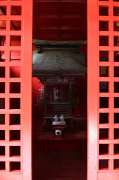 同じく鷲子山神社なのですがこちらは摂社にあたる稲荷神社です。ちょうど鞘堂が開いていて、稲荷社の本殿がいい感じの神寂具合だったので撮ってみました。なにごとかのおはします感がなんとも佳き哉。